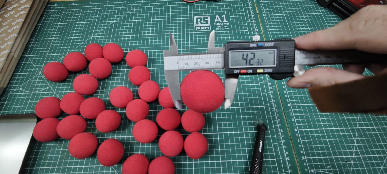 Balle mesurée au pied à coulisse : 42,32 mm