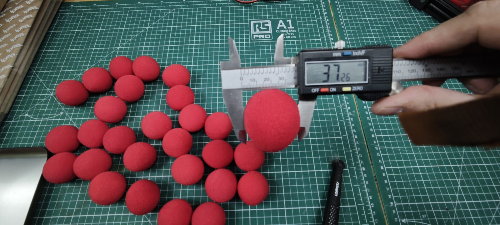 Balle mesurée au pied à coulisse : 37,26 mm