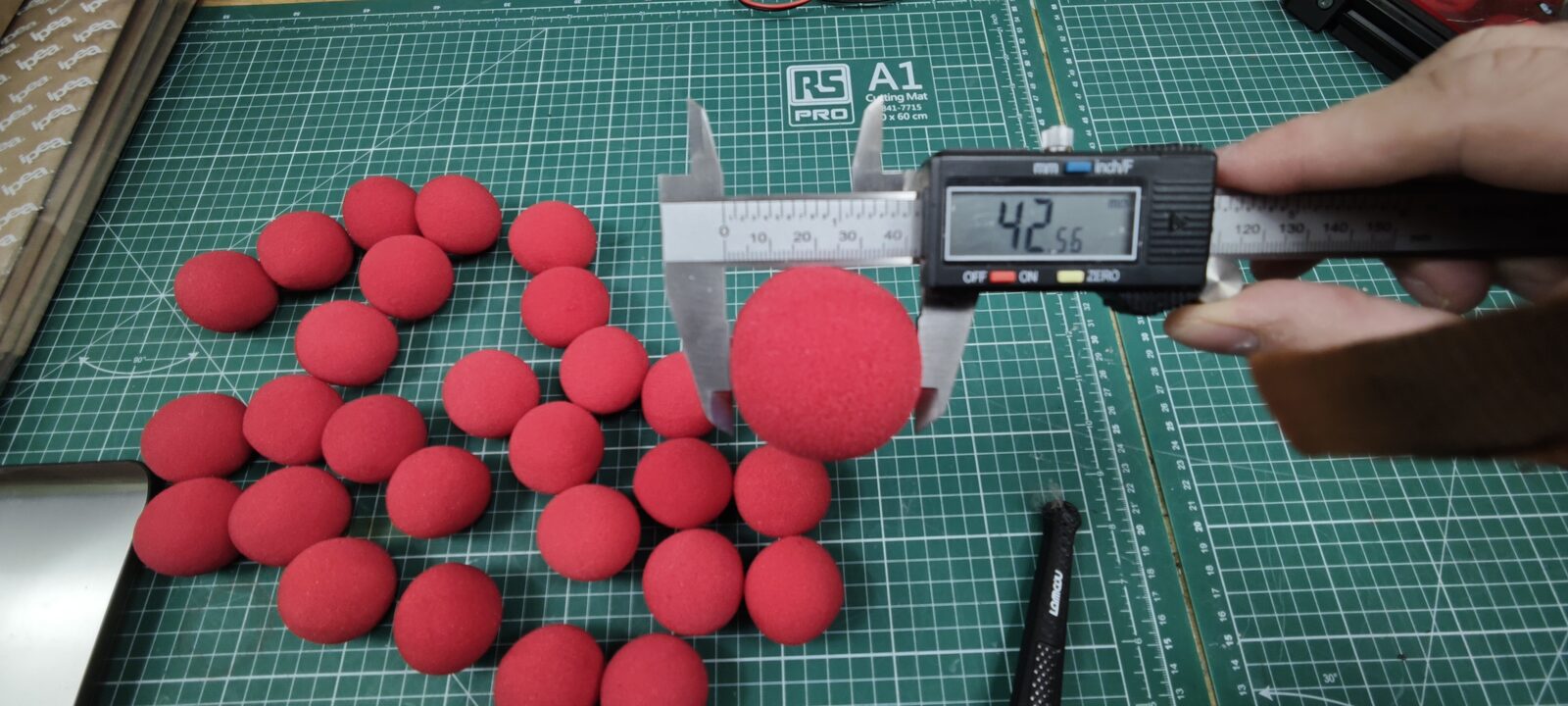 Balle mesurée au pied à coulisse : 42,56 mm