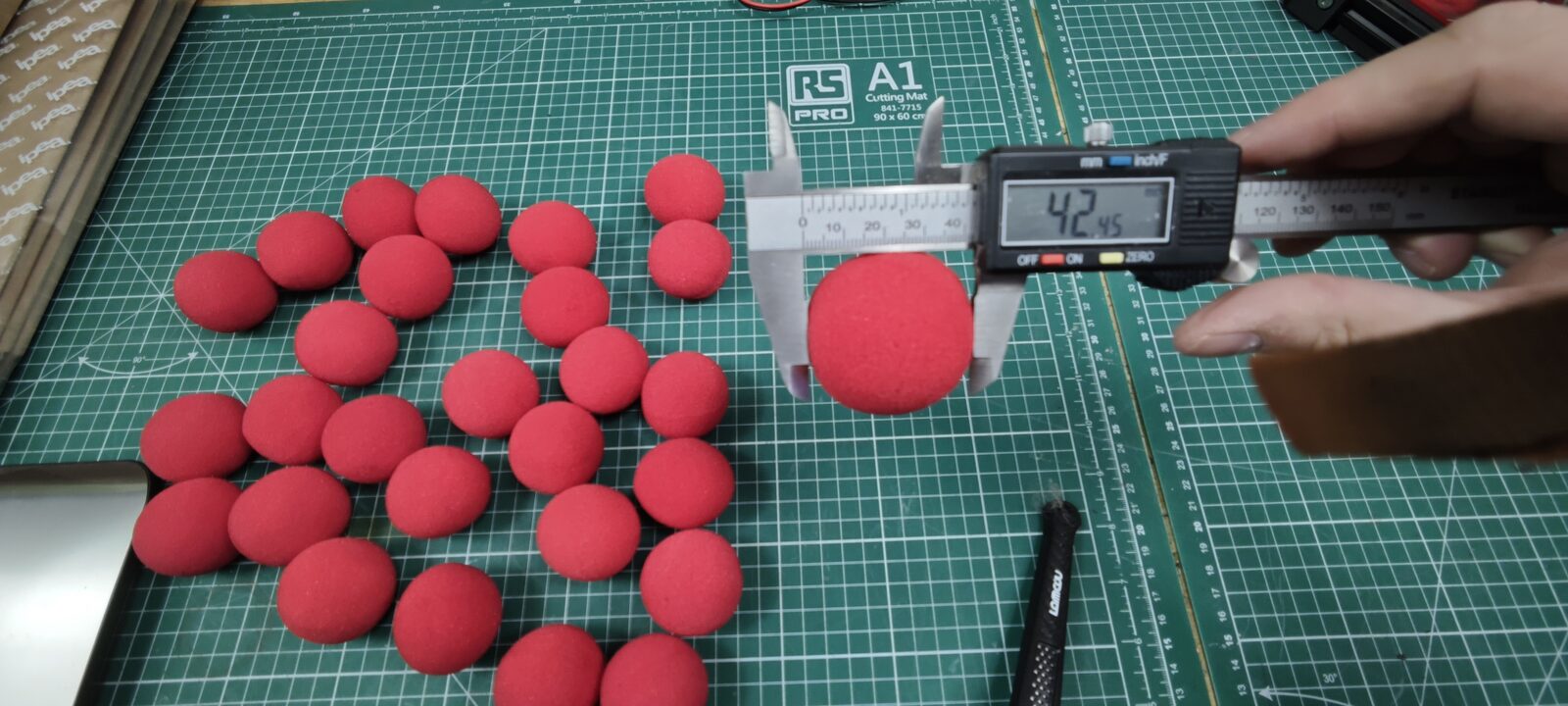 Balle 3 mesurée au pied à coulisse : 42,45 mm