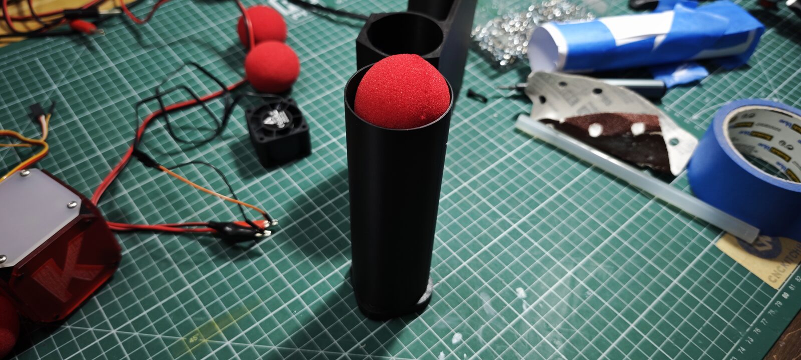 Un boulet chargé dans le tube de 46 mm