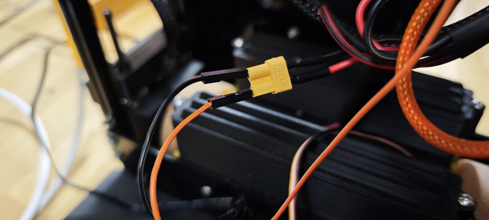 Deux fils Dupont plantés directement dans un connecteur XT60