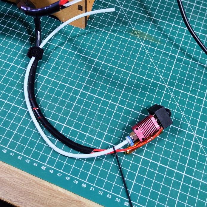 The new Ender 3 hotend and its wiring harness