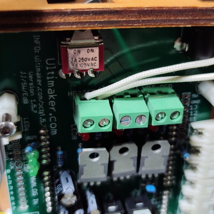 The print head wires on the mainboard