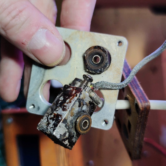 The broken head connector