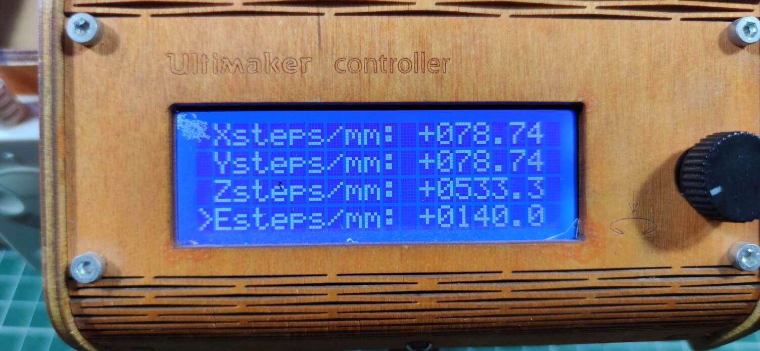 The controller screen showing steps per mm